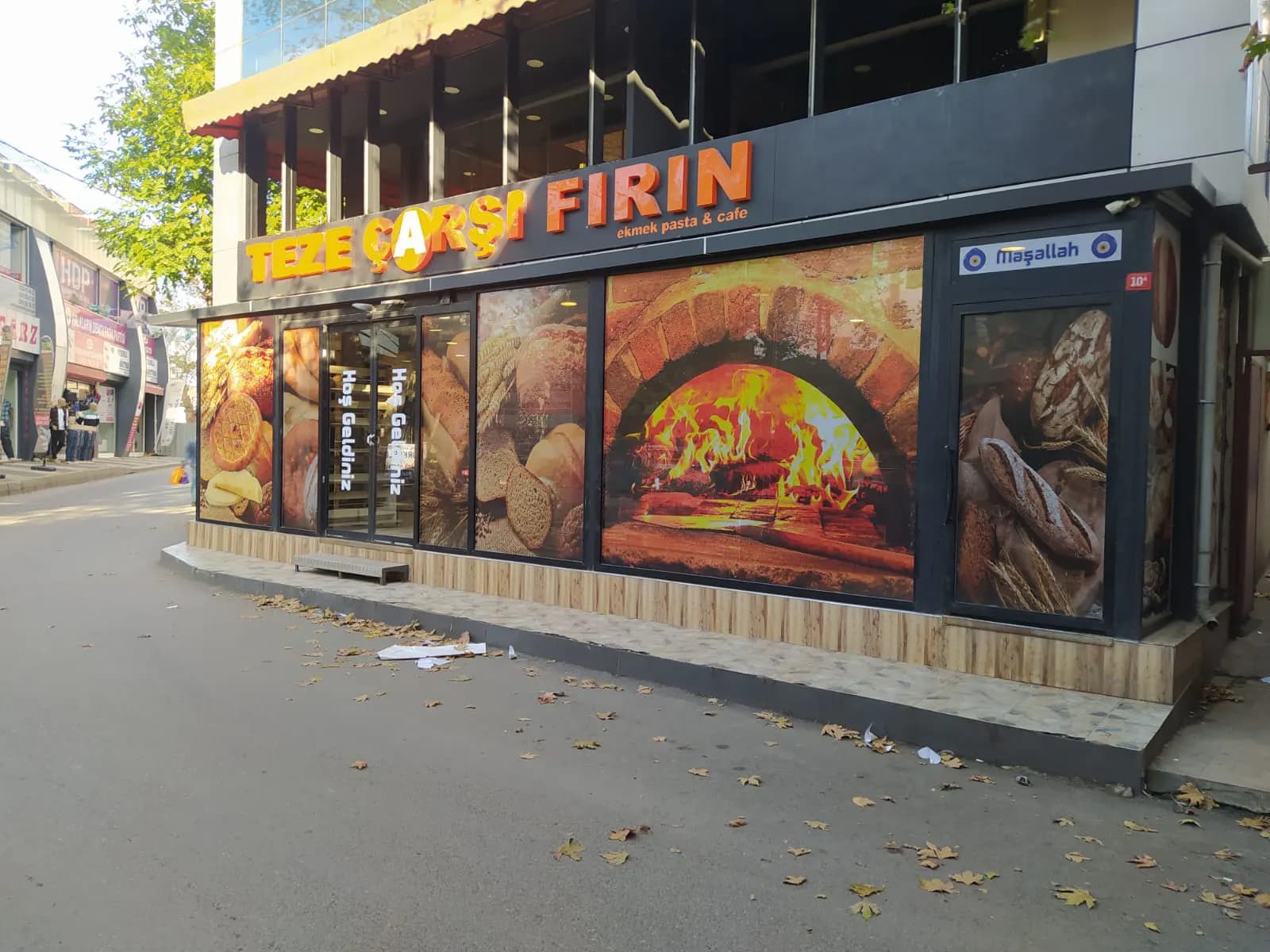 Teze Çarşı Fırın için cephe tabelası ve vitrin giydirme