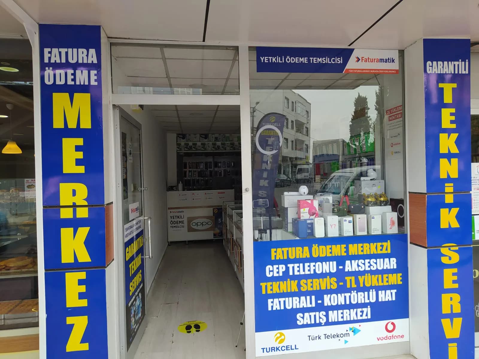 Fatura ödeme merkezi için baskılı tabela ve cam giydirme