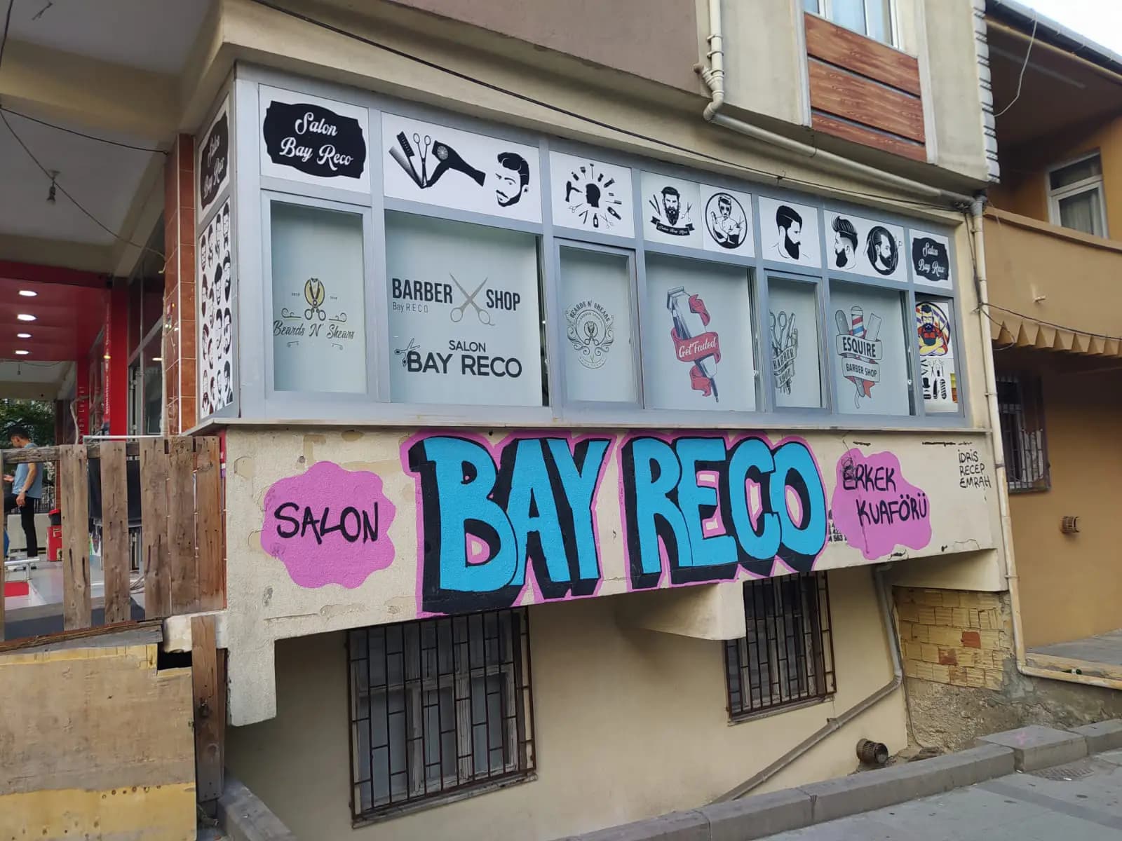 Bay Reco salonu için cephe tabela uygulaması