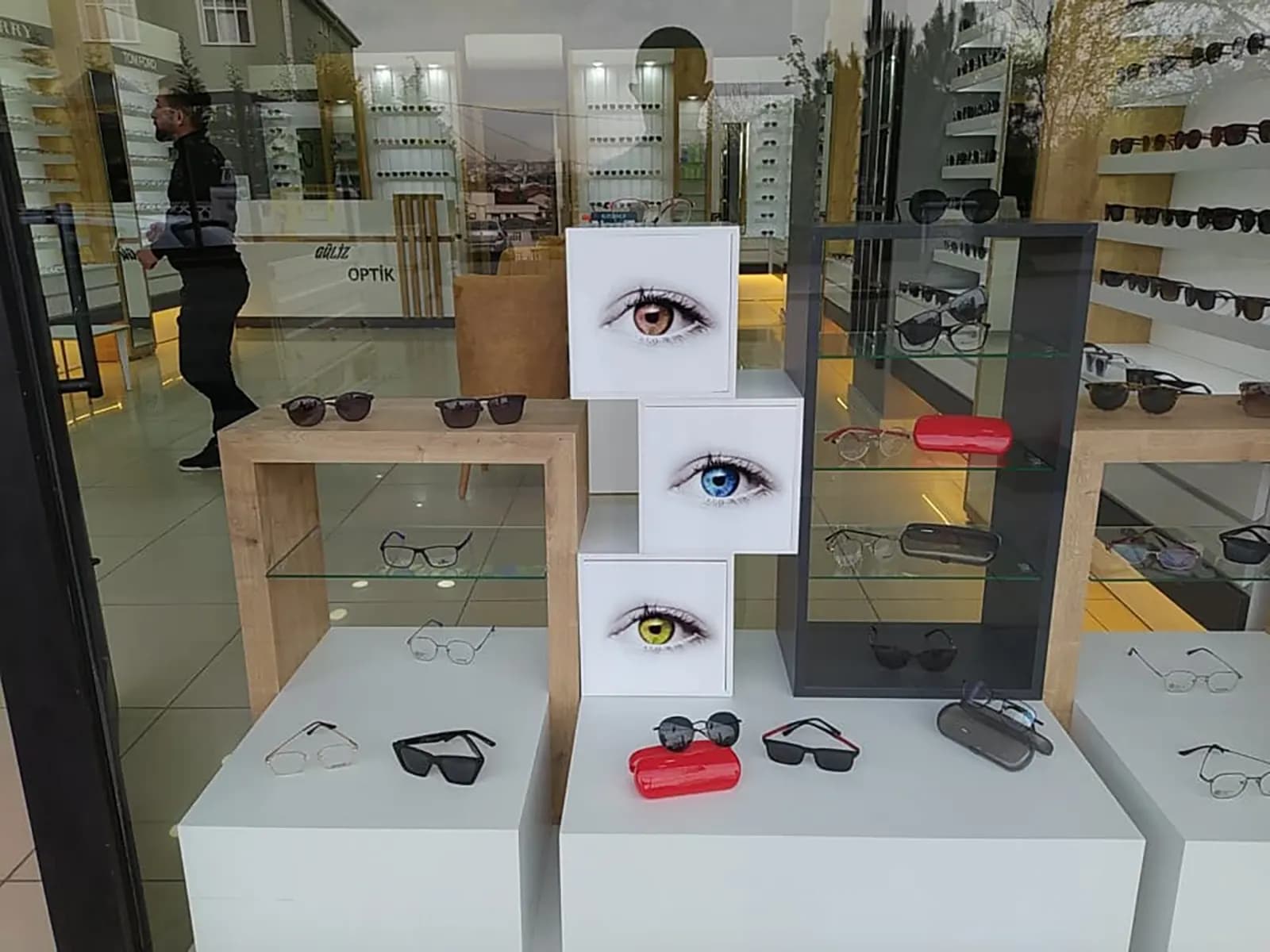 Optik mağazası için aydınlatmalı display